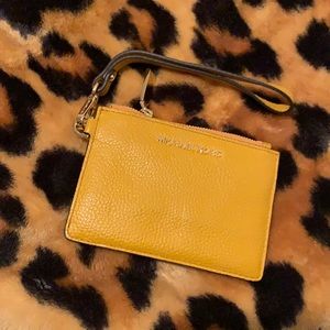 Micheal Kors wristlet New but no tags
